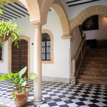 Gatu Premium Apartamento Palacio Oneto Con Jardin Privado " Preferente Mayores De 25 Anos Y Familias " El Puerto de Santa Maria Bagian luar foto