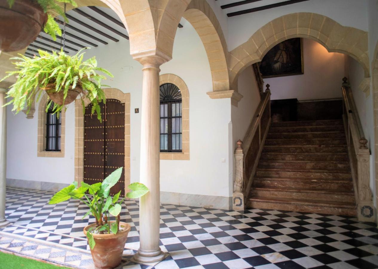 Gatu Premium Apartamento Palacio Oneto Con Jardin Privado " Preferente Mayores De 25 Anos Y Familias " El Puerto de Santa Maria Bagian luar foto